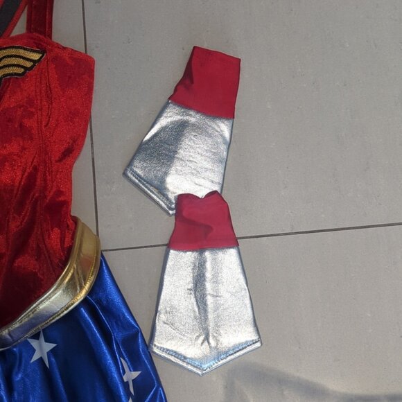 Kids Wonder woman Superhero Costume - Size 6-8 NWT - Picture 4 of 7